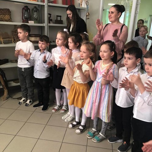 Будущие первоклассники знакомятся со школой
