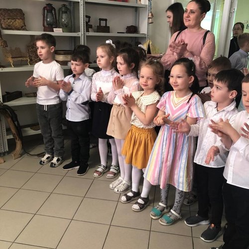 Будущие первоклассники знакомятся со школой