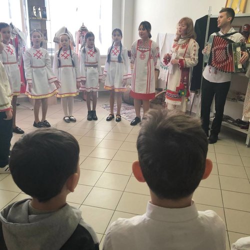 Будущие первоклассники знакомятся со школой