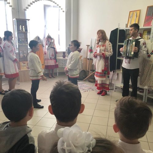 Будущие первоклассники знакомятся со школой