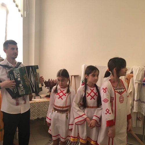 Будущие первоклассники знакомятся со школой