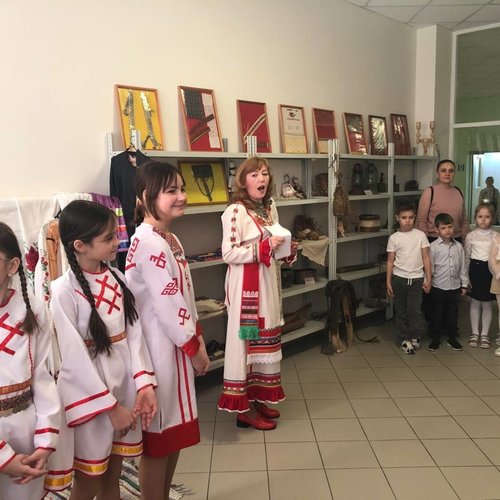 Будущие первоклассники знакомятся со школой