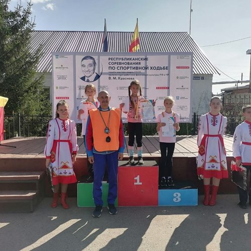 Школьные легкоатлеты открыли осенний сезон!