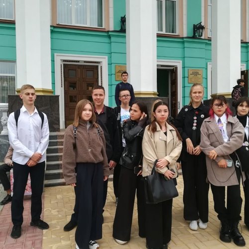 Урок литературы в Русском драматическом театре