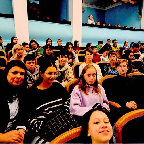 На премьеру по "Пушкинской карте"