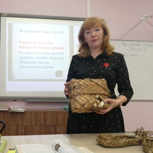 Экспонаты школьного музея на уроках родного языка.