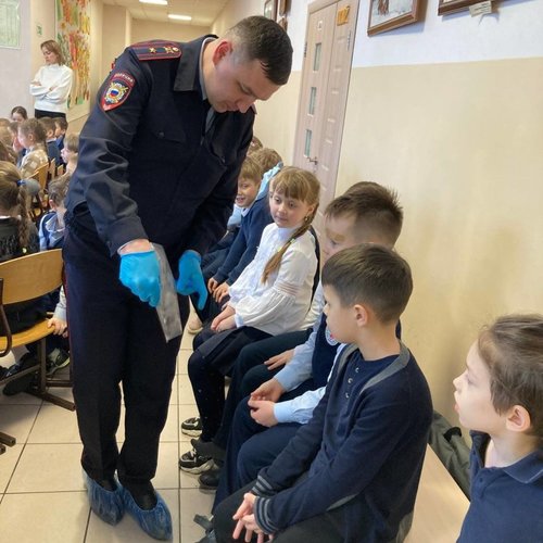 Следы и отпечатки. Школьники встретились с криминалистом.