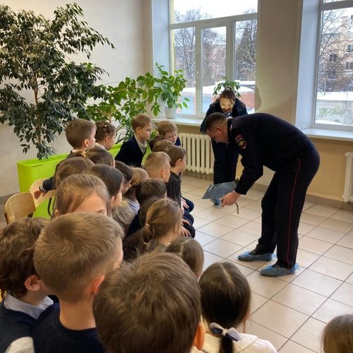 Следы и отпечатки. Школьники встретились с криминалистом.