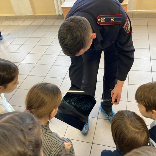 Следы и отпечатки. Школьники встретились с криминалистом.