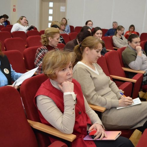 Беседа с педагогами школы "Осторожно, мошенники!"