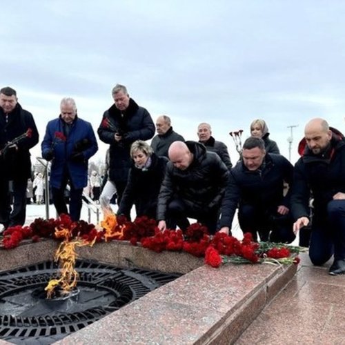 Возложение цветов к Монументу Воинской Славы