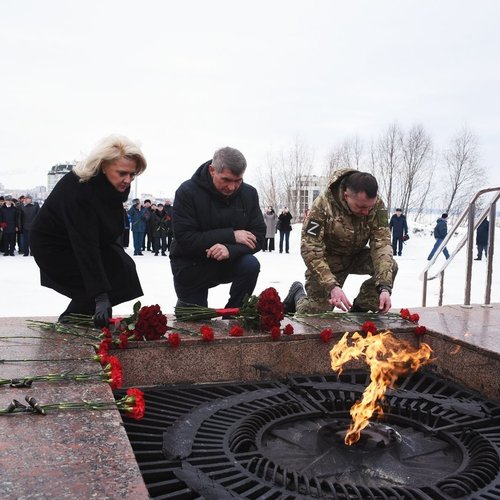 Возложение цветов к Монументу Воинской Славы