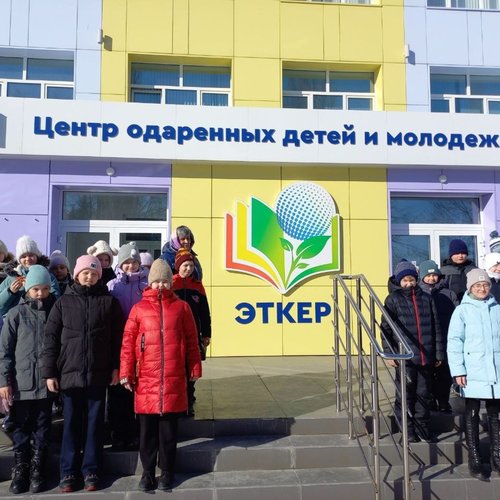 В школе заработали мастерские "Подарок для любимой мамы"
