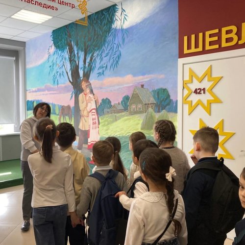 Первоклассники в мультимедийном центре "Наследие" ЧГУ