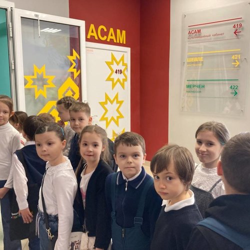 Первоклассники в мультимедийном центре "Наследие" ЧГУ
