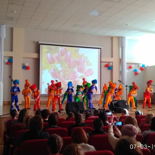 Поздравляем всех мам и учителей.