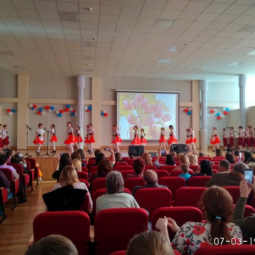 Поздравляем всех мам и учителей.