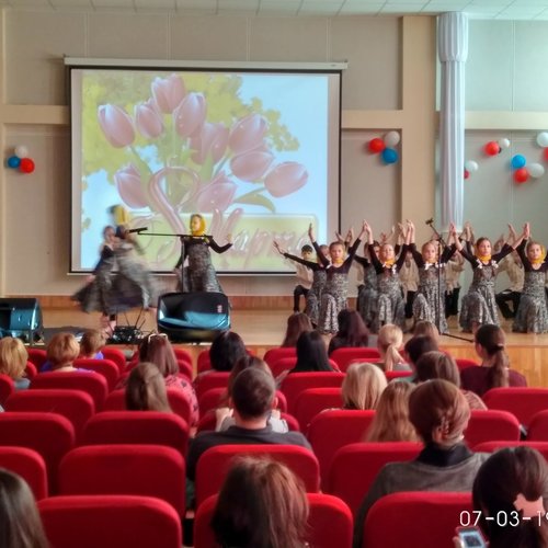 Поздравляем всех мам и учителей.