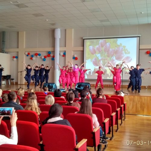 Поздравляем всех мам и учителей.