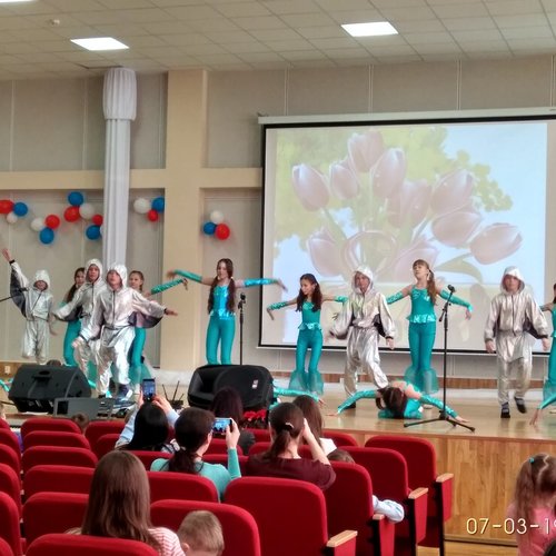 Поздравляем всех мам и учителей.