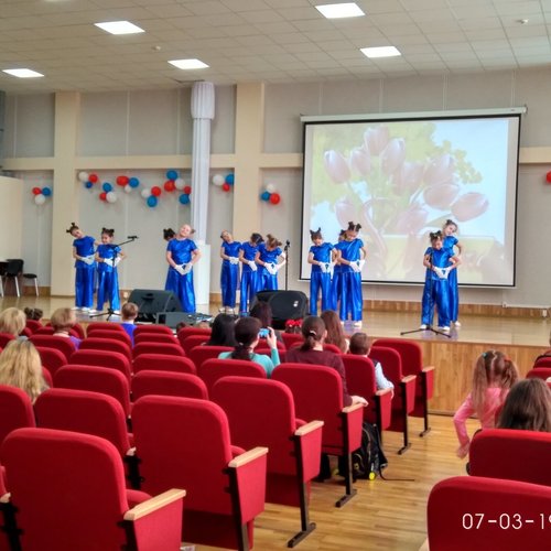 Поздравляем всех мам и учителей.