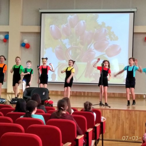Поздравляем всех мам и учителей.