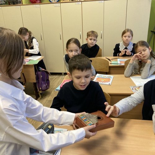 Знакомимся с необычными музыкальными инструментами