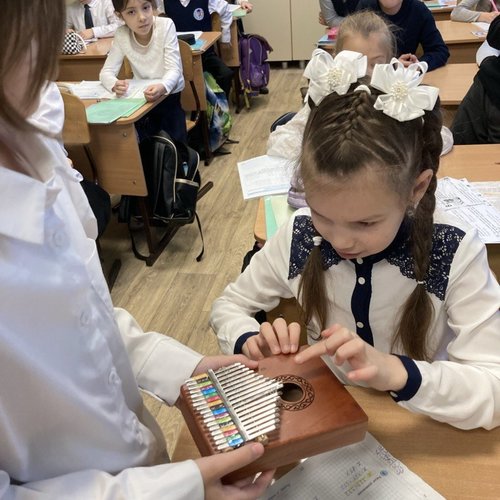 Знакомимся с необычными музыкальными инструментами