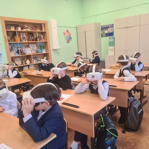 Ученики 1И класса участники проекта "Лечу над миром"