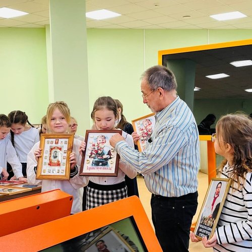 Урок Мужества. История страны в значках.