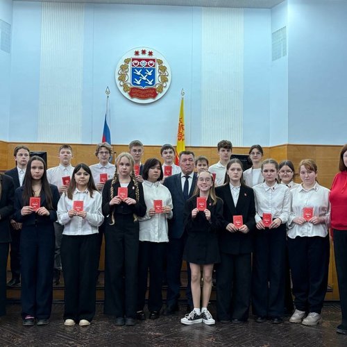 Активисты Движения Первых получили свои первые паспорта