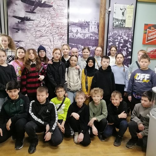 5Г и 5Е классы стали участниками интерактивного занятия «Что в мешках носили деды, одержавшие победу»