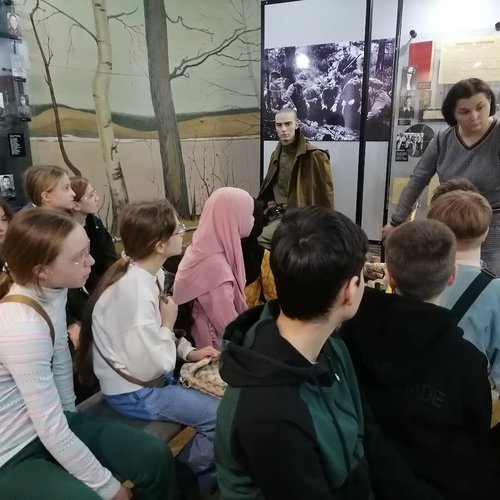 5Г и 5Е классы стали участниками интерактивного занятия «Что в мешках носили деды, одержавшие победу»