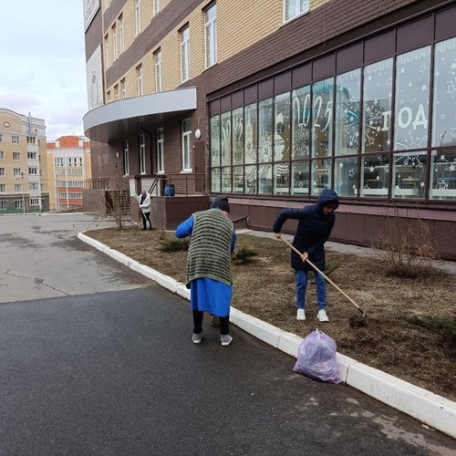 28.03.2025 - Уборка территории Строителей 7
