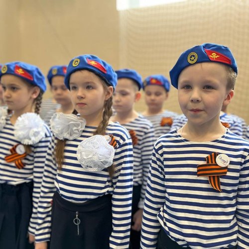 Смотр строя и песни. 1-4 классы.