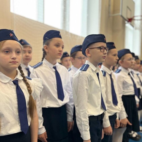 Смотр строя и песни. 1-4 классы.