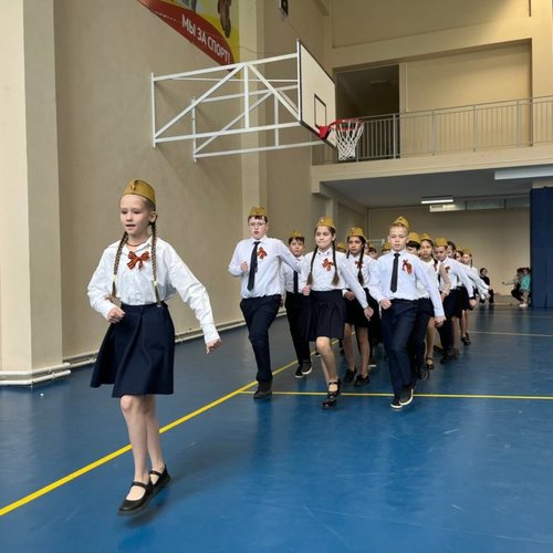 Смотр строя и песни. 1-4 классы.