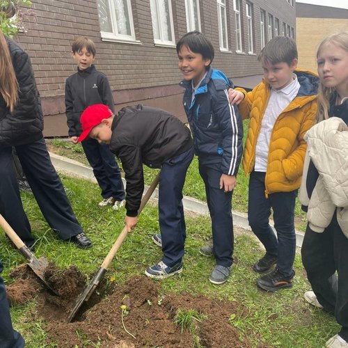 Акция "Аллея выпускников"