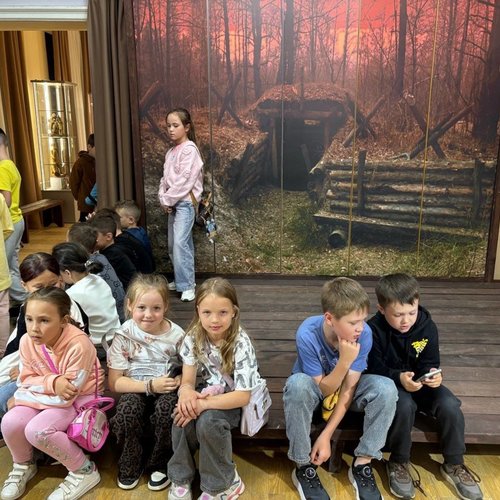 На выставке "Художники Победы"