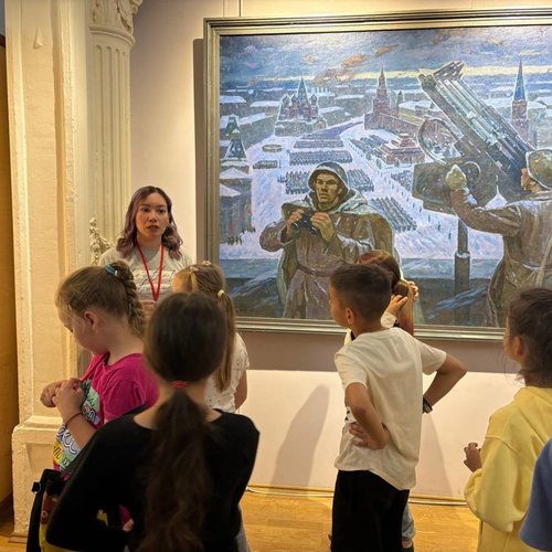 На выставке "Художники Победы"