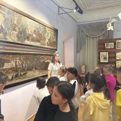 На выставке "Художники Победы"