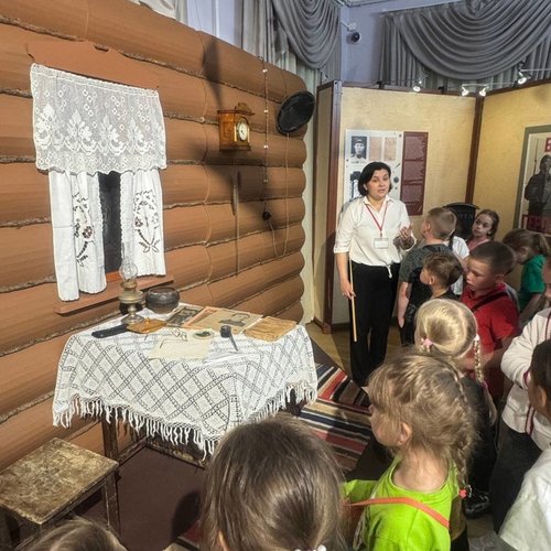 На выставке "Художники Победы"