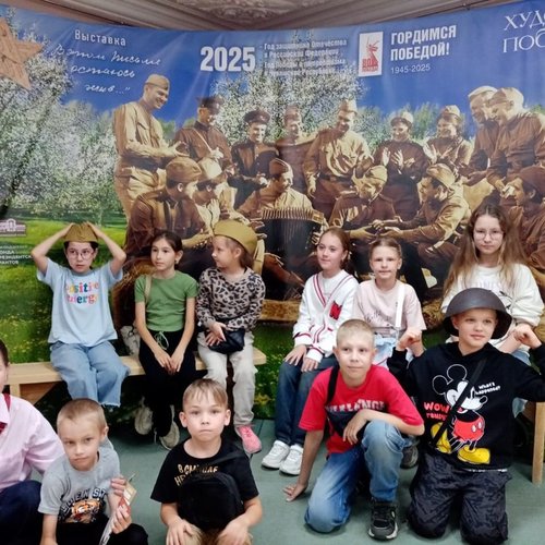 На выставке "Художники Победы"