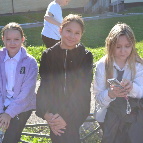 Легкоатлетическая эстафета между учениками 5-х классов.