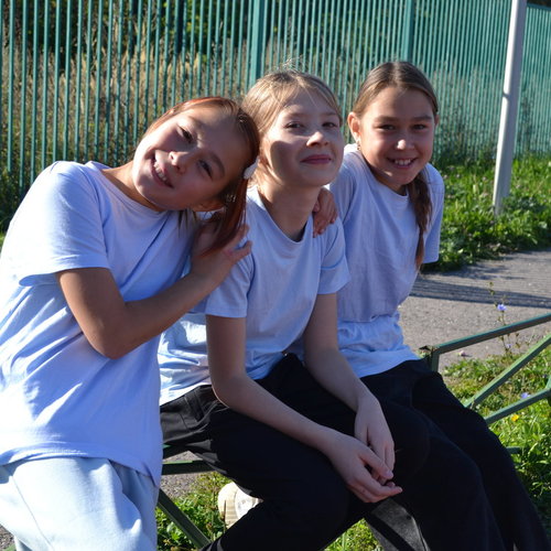 Легкоатлетическая эстафета между учениками 5-х классов.