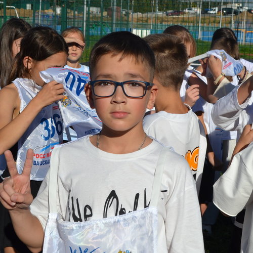 Легкоатлетическая эстафета между учениками 5-х классов.