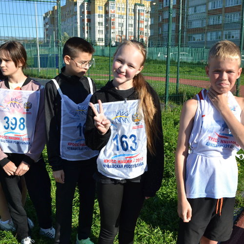 Легкоатлетическая эстафета между учениками 5-х классов.