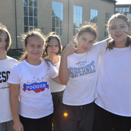 Легкоатлетическая эстафета между учениками 5-х классов.