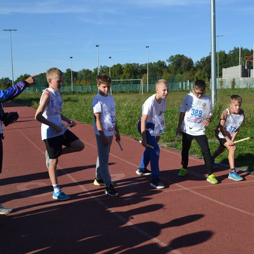 Легкоатлетическая эстафета между учениками 5-х классов.