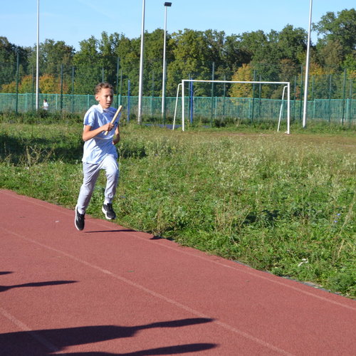 Легкоатлетическая эстафета между учениками 5-х классов.